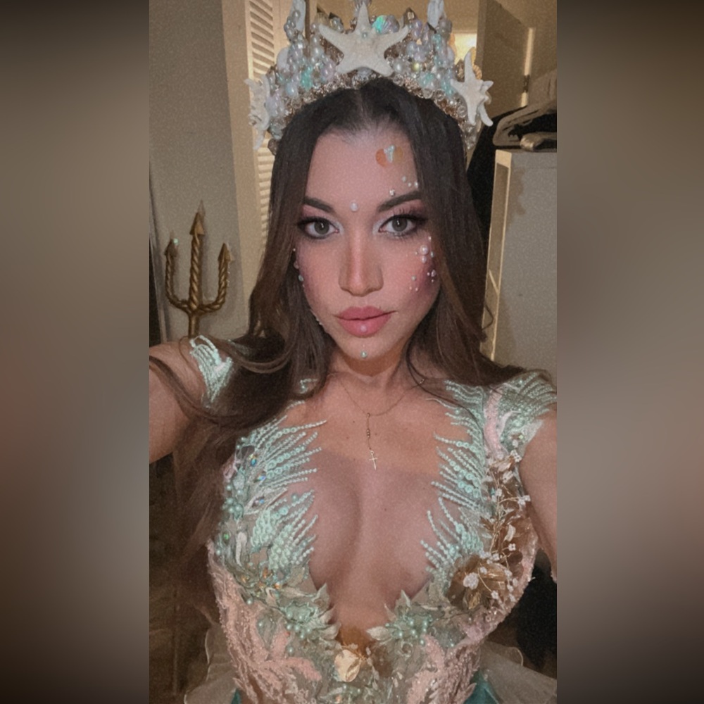 Elegant Sea-Inspired Costume